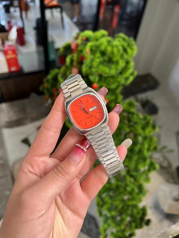 オメガ時計正面デザイン